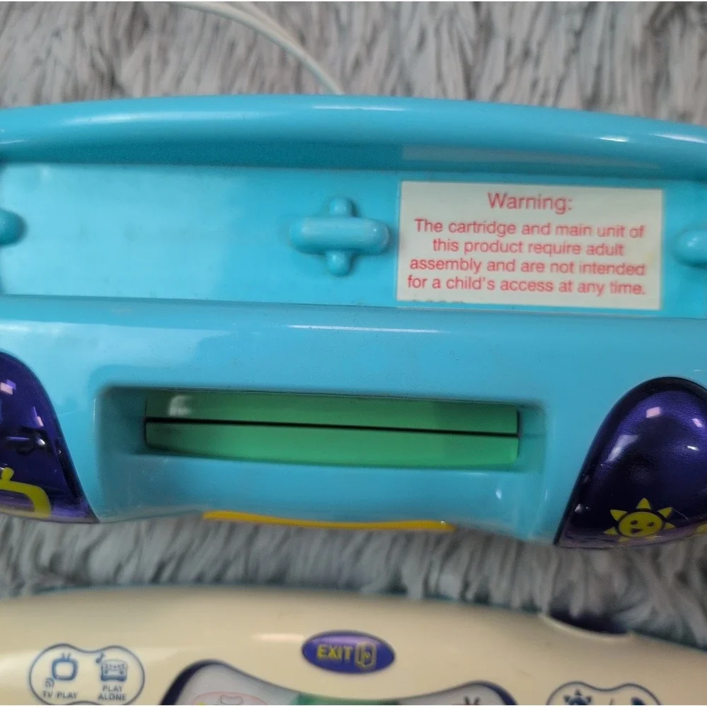 V-Tech V Smile Baby complete system with Five game cartridge Board Toddler